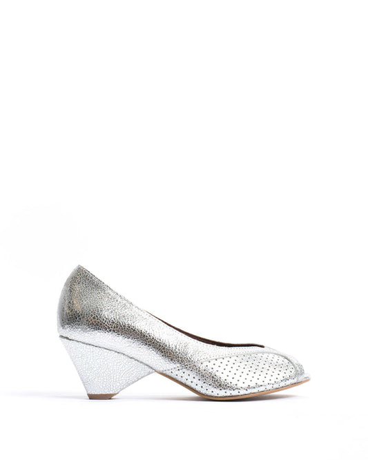 Tiffany triangle Crackled metallic goat Silver - Anonymous Copenhagen