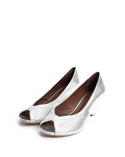 Tiffany triangle Crackled metallic goat Silver - Anonymous Copenhagen