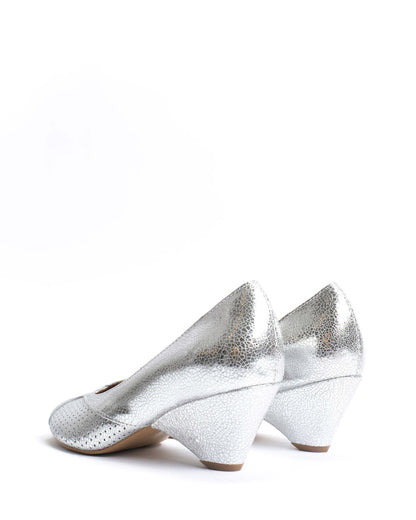 Tiffany triangle Crackled metallic goat Silver - Anonymous Copenhagen